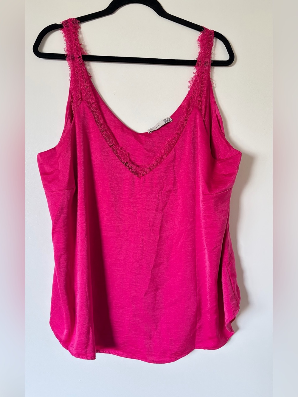 Black Tape_ Fuchsia Lace-Trim V-Neck Cami